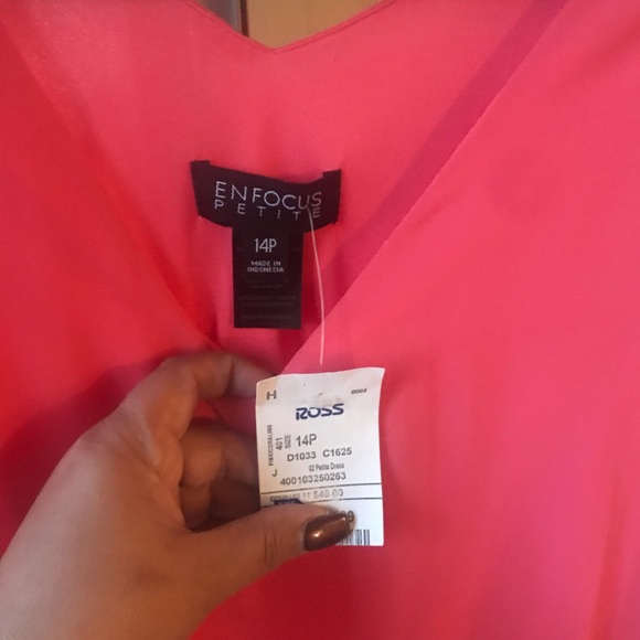 BRAND NEW DRESS - Picture 2 of 3